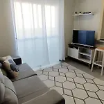2 Quartos Com Ar E Garagem